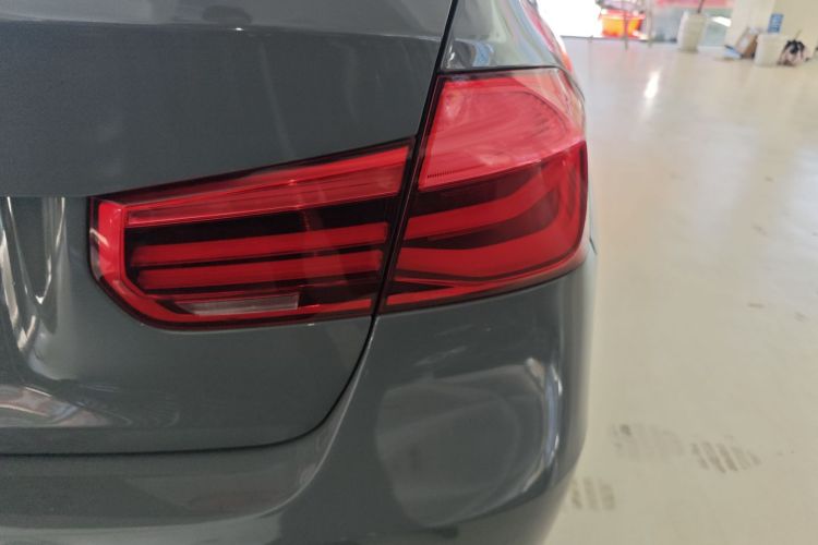 宝马3系 2016款 320Li 进取型车身外观9