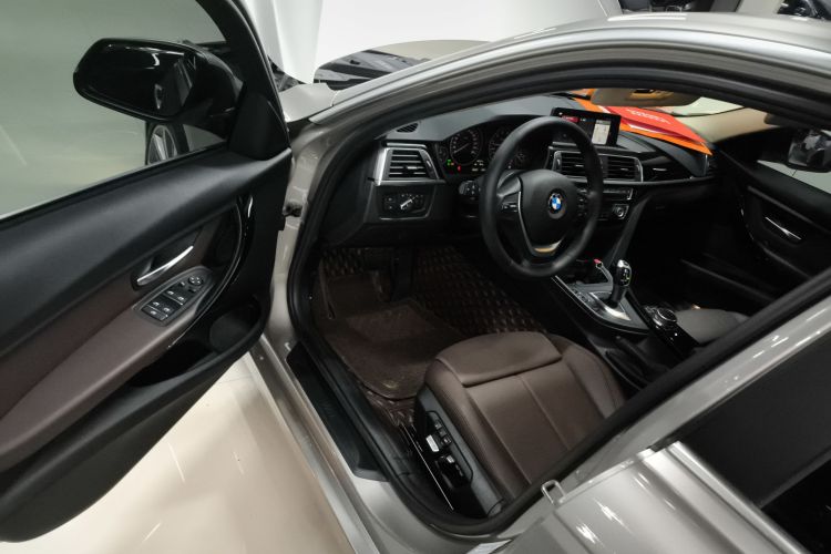 宝马3系 2019款 320Li 时尚型中控内饰7003