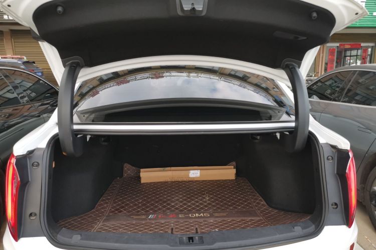 红旗E-QM5 2022款 431km 充电乐享版机舱底盘23