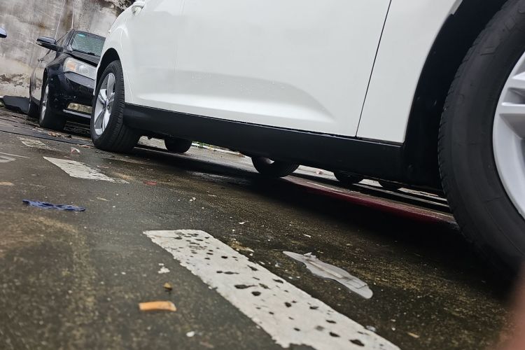 福特 福克斯 2018款 三厢经典 1.6L 自动舒适型智行版局部细节9001