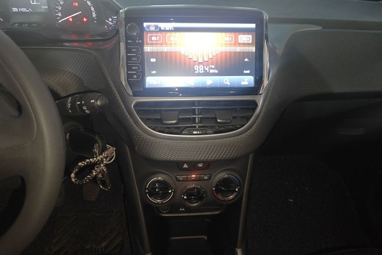 标致2008 2014款 1.6L 手动潮流版中控内饰16