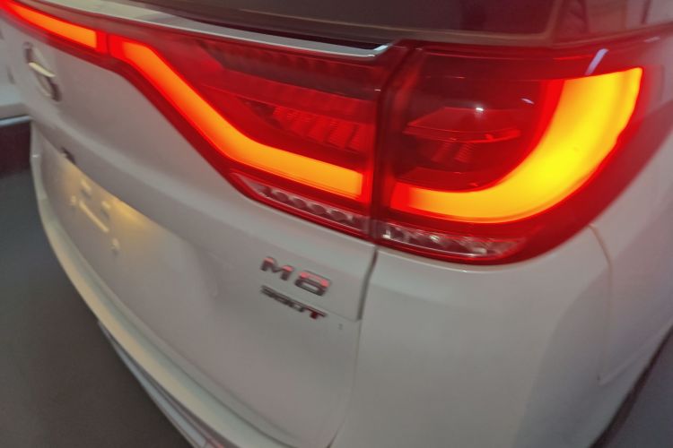 广汽传祺 传祺M8 2023款 领秀系列 390T 豪华版车身外观9