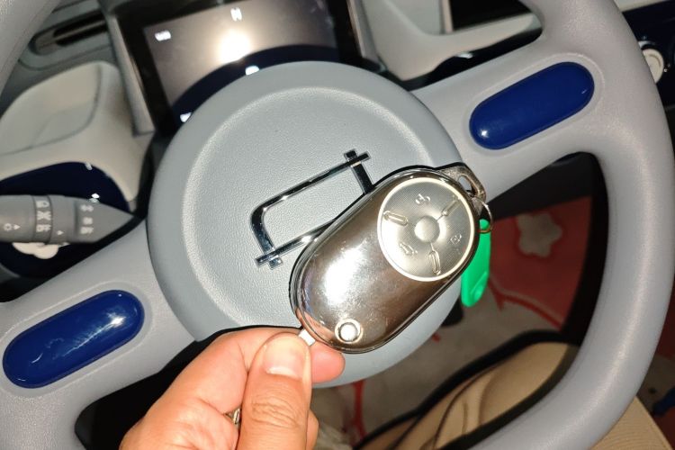 奔腾小马 2025款 222km 闪电马中控内饰11