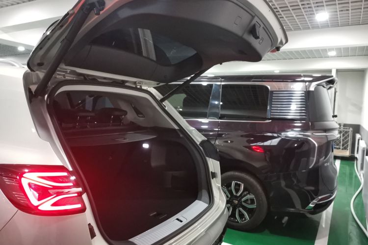 红旗HS5 2023款 2.0T 四驱旗享Pro版机舱底盘23