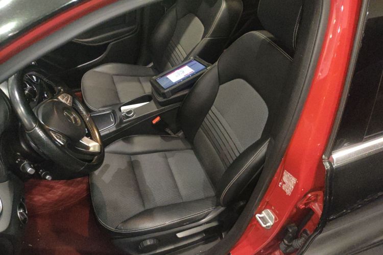 奔驰B级 2015款 B 200 动感型中控内饰19