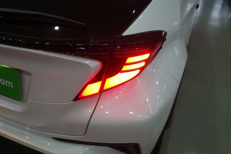 丰田C-HR 2021款 2.0L 豪华版车身外观6006