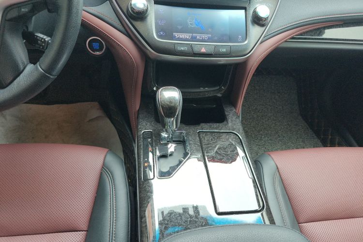 丰田 皇冠 2018款 2.0T 运动版中控内饰18