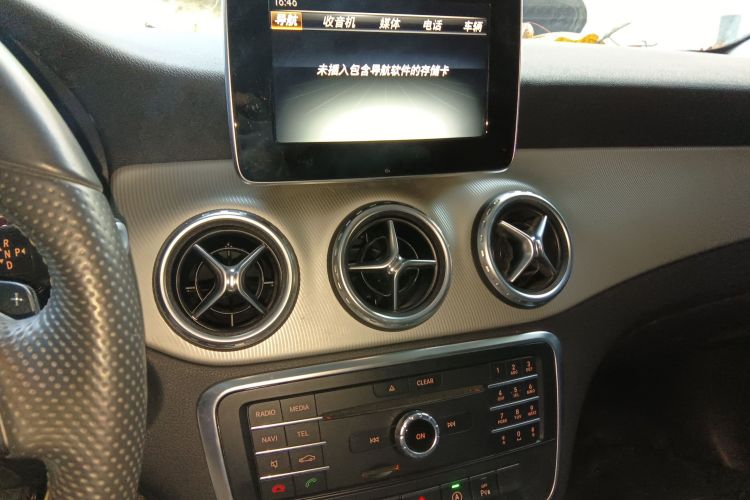 奔驰GLA 2016款 GLA 200 动感型中控内饰16