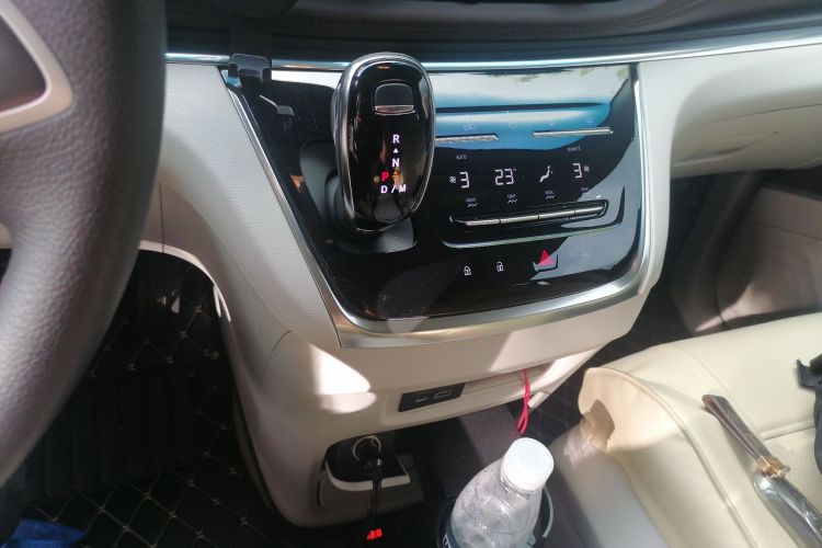 别克GL8 2023款 陆上公务舱 舒适型中控内饰18