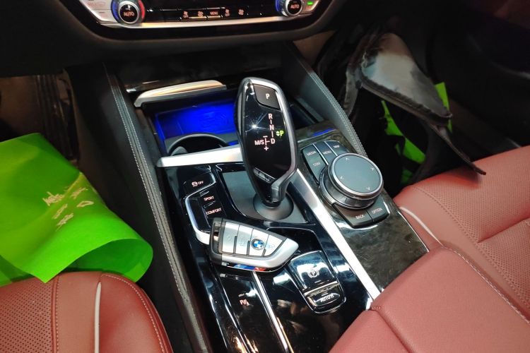 宝马5系 2022款 改款二 525Li M运动套装中控内饰18