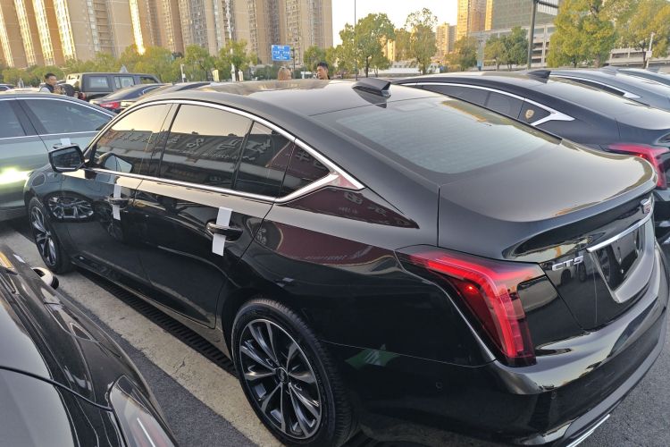 凯迪拉克CT5 2025款 28T 城市运动版车身外观4