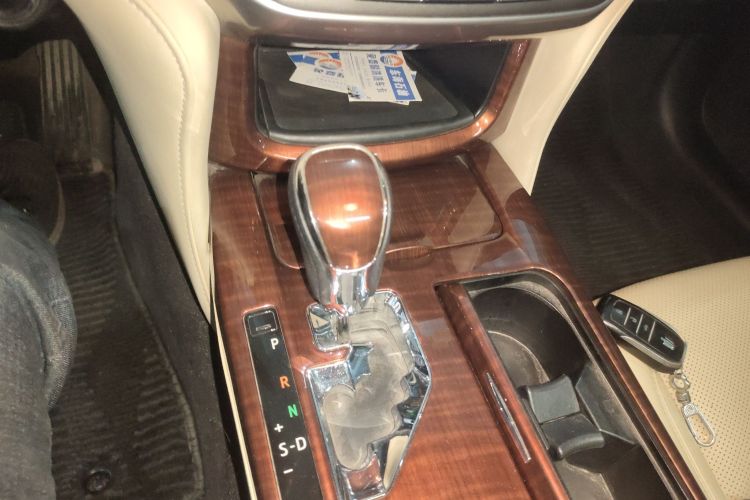 丰田 皇冠 2015款 2.0T 时尚版局部细节18