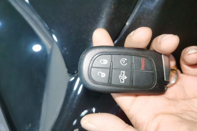 Jeep 自由光 2019款 2.0T 四驱探享版+自动驾驶智慧包 国V中控内饰7001