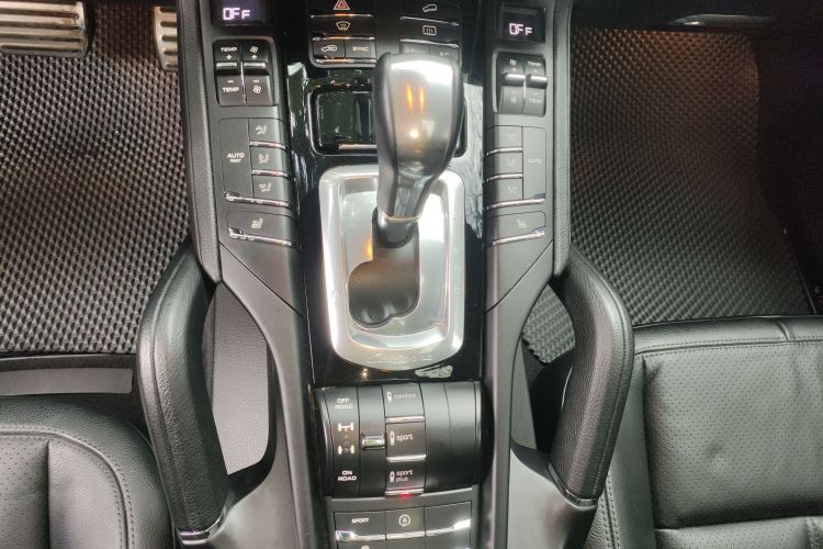 保时捷 2016款 Cayenne 3.0T中控内饰18