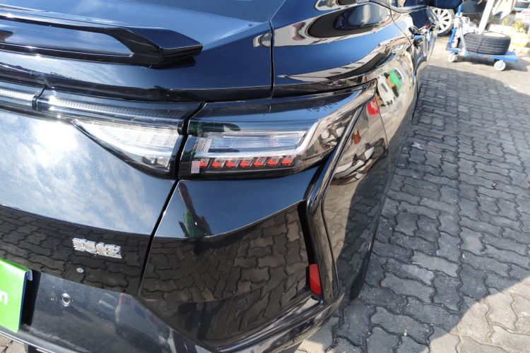 东风风神 奕炫 2023款 马赫版 1.5L 自动追影版车身外观9