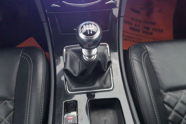 众泰Z500 2015款 1.5T 手动尊贵型中控内饰18