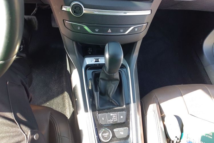 标致408 2019款 350THP 自动至尊版 国V中控内饰18