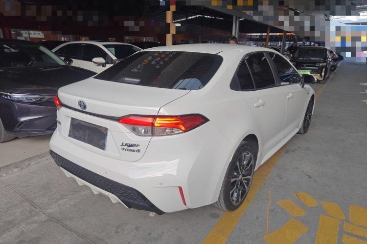 丰田 雷凌 2022款 双擎 1.8H E-CVT运动版车身外观6005