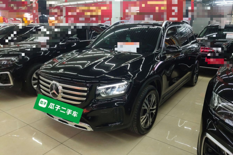 奔驰GLB 2024款 GLB 220 动感型车身外观1