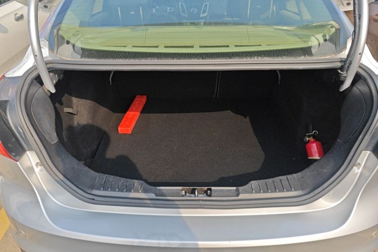 福特 福克斯 2012款 三厢 1.6L 自动风尚型局部细节23