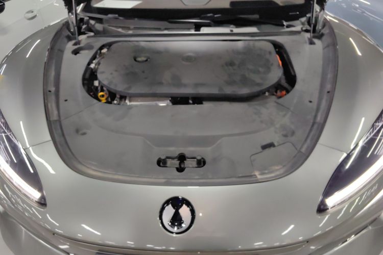 腾势Z9GT 2024款 1100四驱Max版机舱底盘24