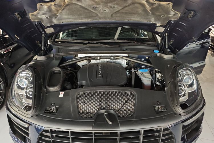 保时捷 2017款  Macan 2.0T机舱底盘24