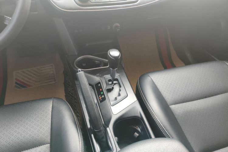 丰田 RAV4荣放 2016款 2.0L CVT两驱风尚版 国V中控内饰18