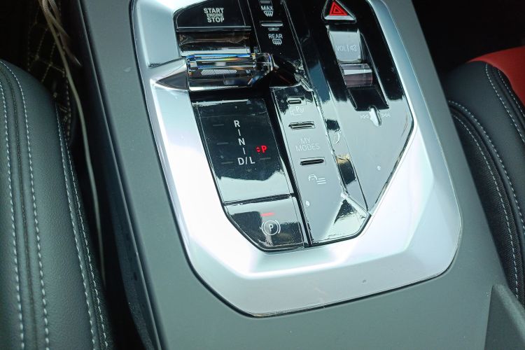 宝马2系 2025款 225L M运动曜夜套装中控内饰18