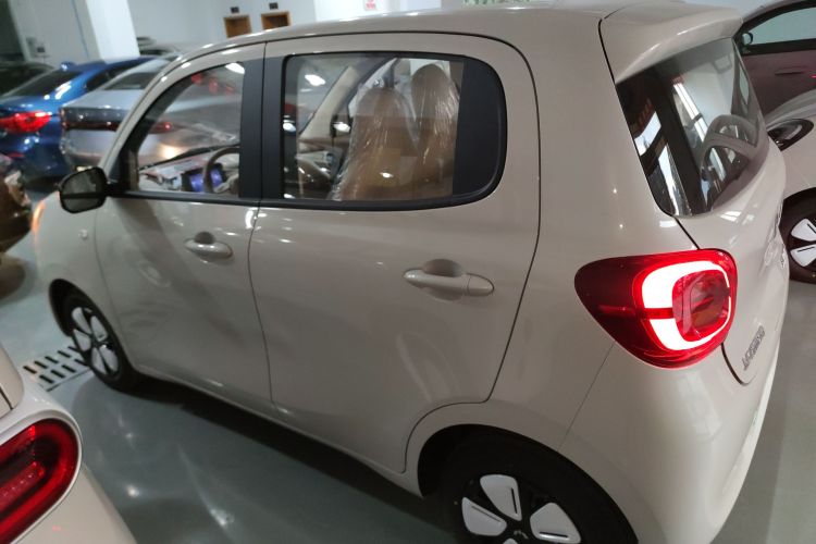 五菱汽车 宏光MINIEV 2025款 四门版 进阶款车身外观4