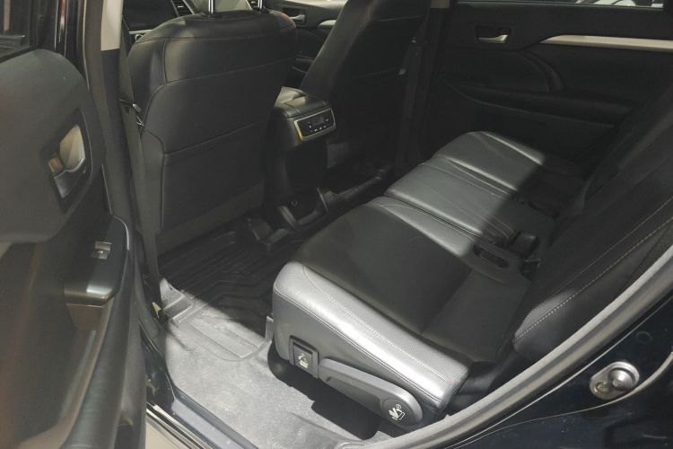 丰田 汉兰达 2015款 2.0T 四驱豪华版 7座中控内饰7004