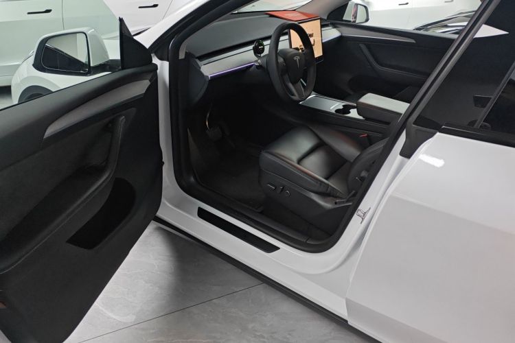 特斯拉 Model Y 2023款 长续航全轮驱动版中控内饰7003