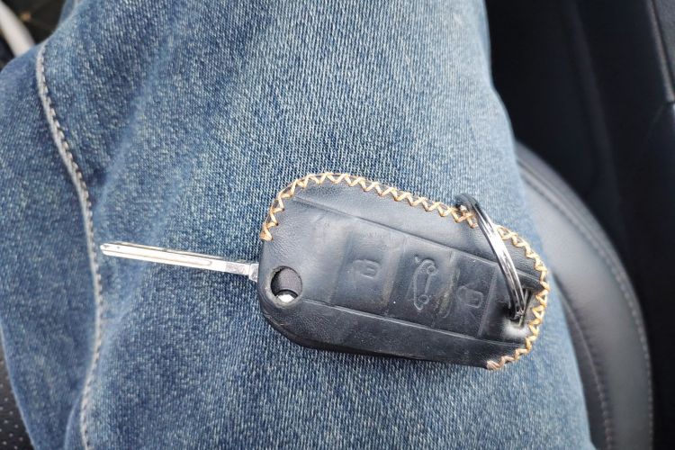 标致3008 2018款 2.0L 自动经典版中控内饰7001