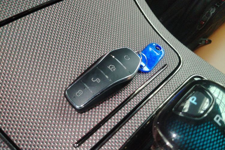 比亚迪 汉 2022款 EV 创世版 715KM前驱旗舰型中控内饰11