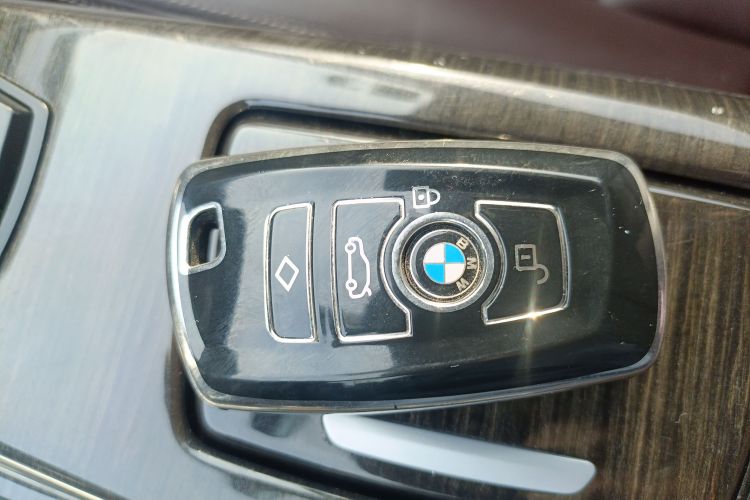 宝马5系 2014款 525Li 豪华设计套装中控内饰7001