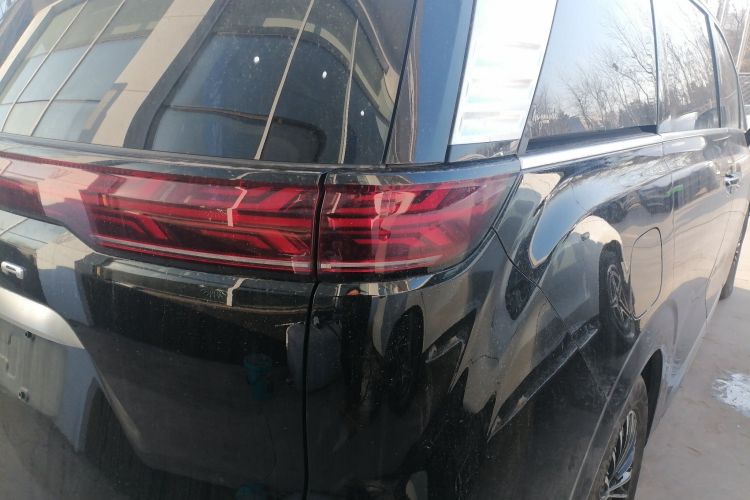 腾势D9 2022款 DM-i 970 四驱旗舰型车身外观9