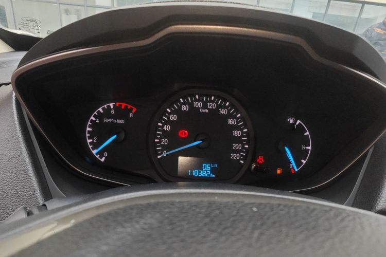 福特 福睿斯 2015款 1.5L 手动舒适型中控内饰14