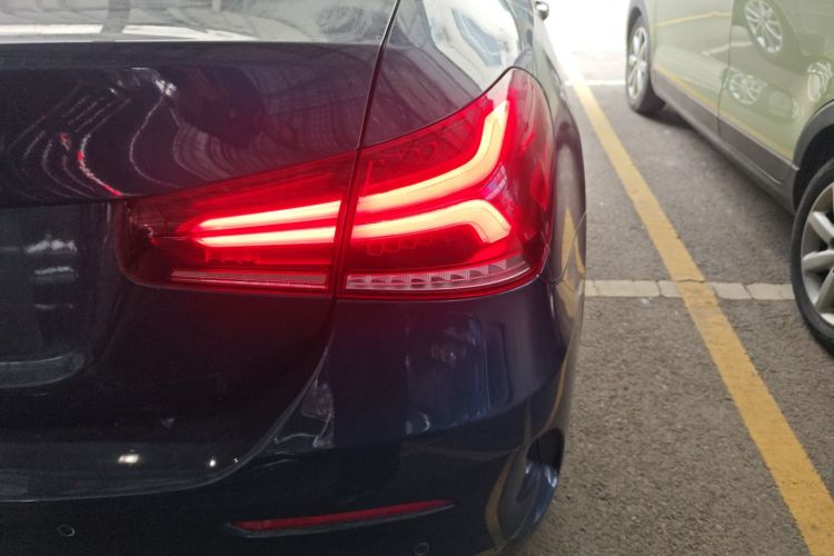 奔驰A级 2019款 A 200 L 运动轿车车身外观9