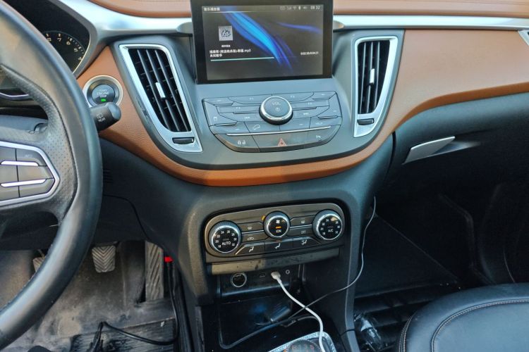 东南DX7 2015款 1.5T 手动豪华型中控内饰16