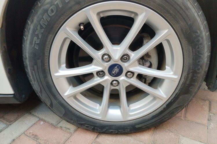 福特 福克斯 2015款 三厢 EcoBoost 125 自动超能风尚型车身外观10