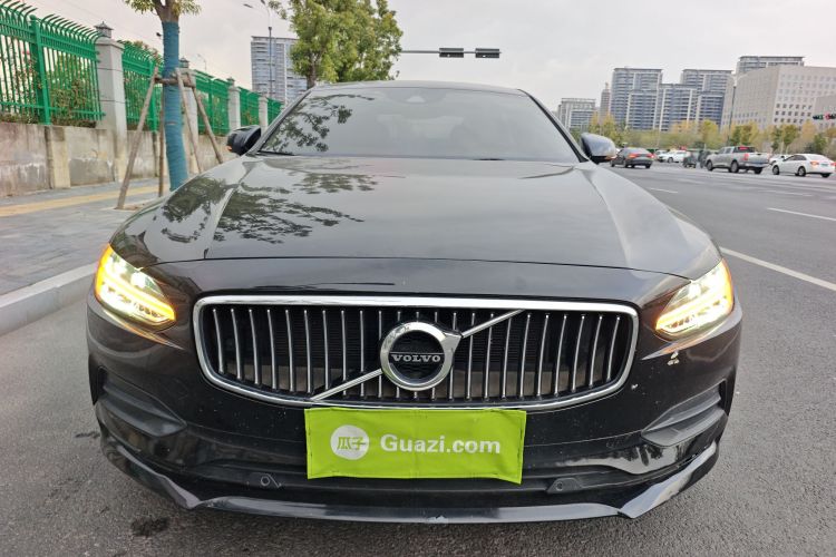 沃尔沃S90 2018款 T4 智远版车身外观2