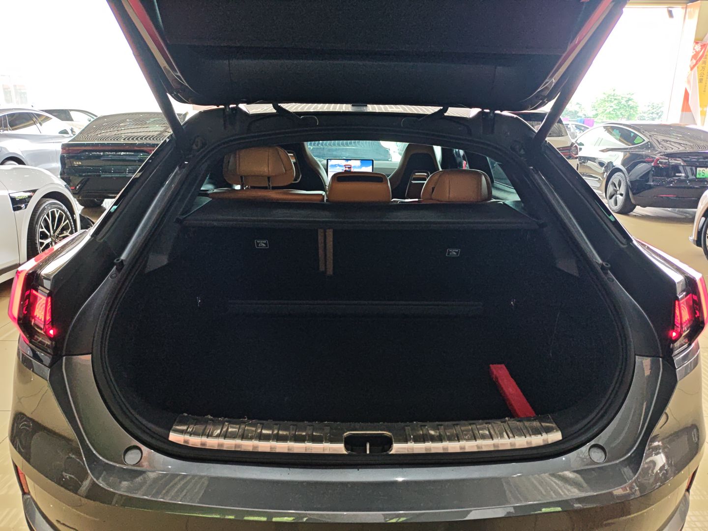 极氪001 2022款 长续航双电机 WE版