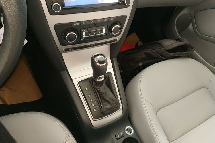 斯柯达 明锐 2014款 1.4TSI DSG逸俊版中控内饰18