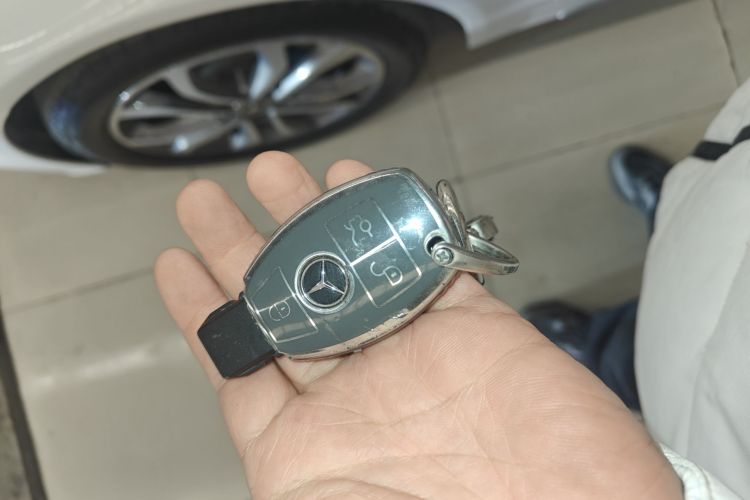 奔驰C级 2018款 C 180 L 时尚型运动版中控内饰7001