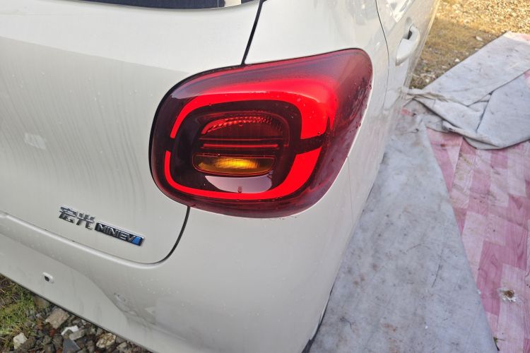 五菱汽车 宏光MINIEV 2025款 四门版 进阶款车身外观9