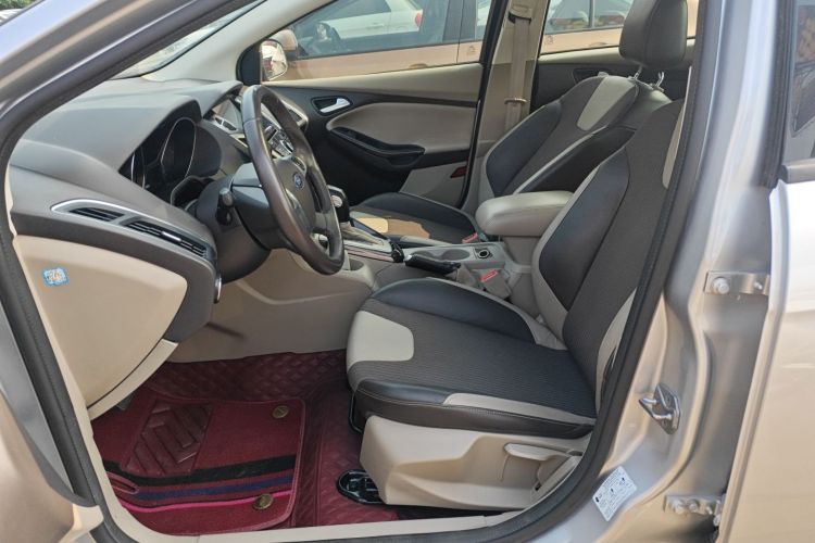 福特 福克斯 2012款 三厢 1.6L 自动风尚型局部细节19