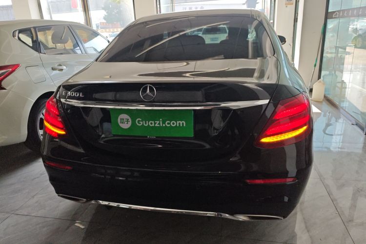 奔驰E级 2018款 改款 E 300 L 运动豪华型车身外观6