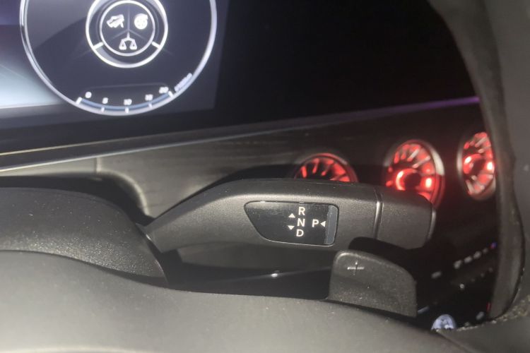 奔驰E级 2019款 E 200 L局部细节18