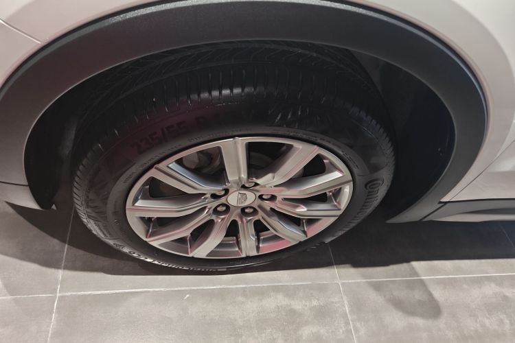 凯迪拉克XT4 2018款 28T 两驱领先型车身外观6007