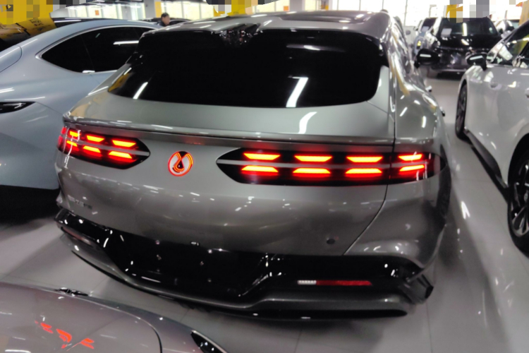 腾势Z9GT 2024款 1100四驱Max版车身外观6