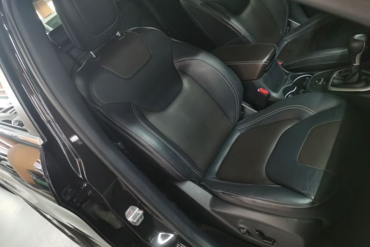 Jeep 自由光 2016款 2.4L 领先版局部细节41